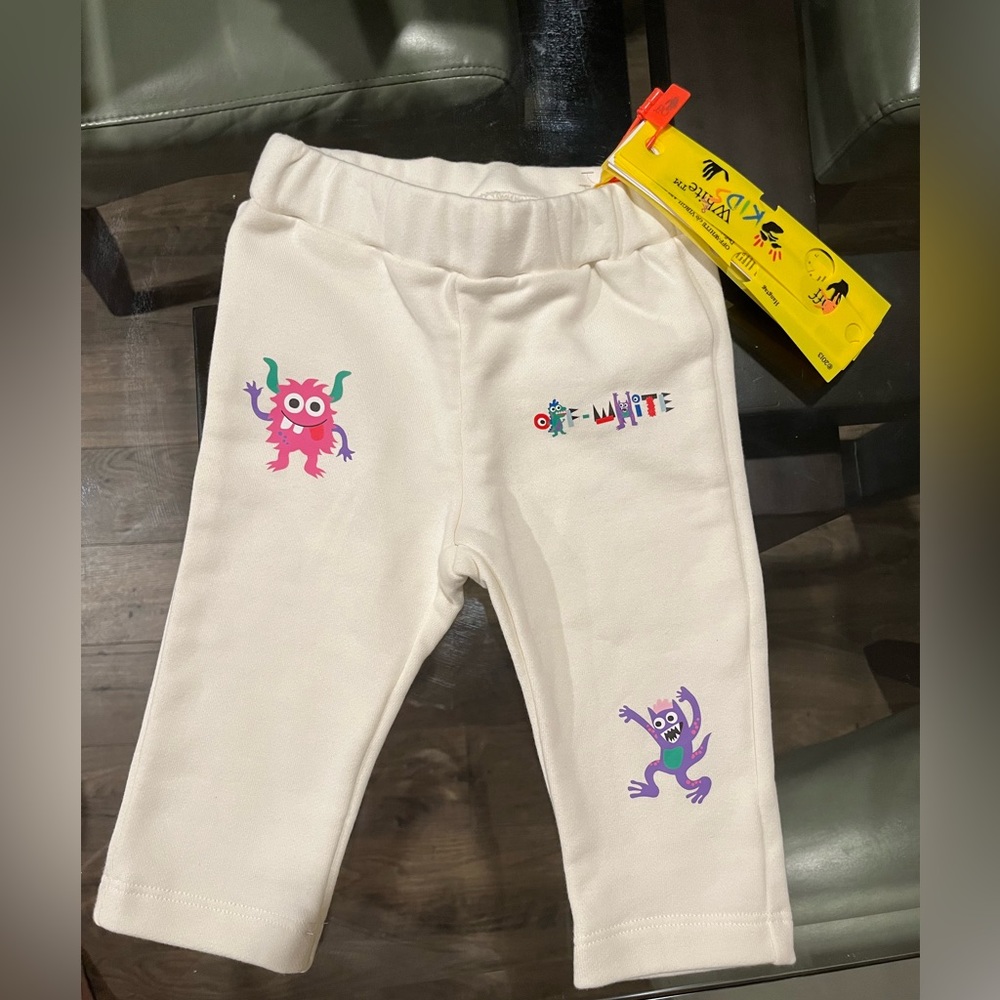 Baby girl 6-9m off white pants.